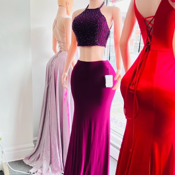 Two pieces - Picture 2 of 7